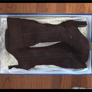 Bear Traps Suede knee high boots NEW! Size 7